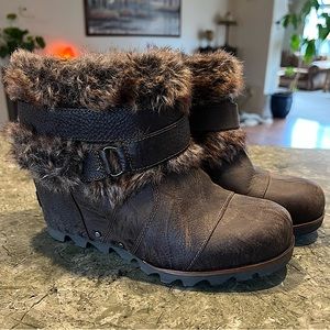 Sorel Joan of Artic Wedge Ankle Boots 7